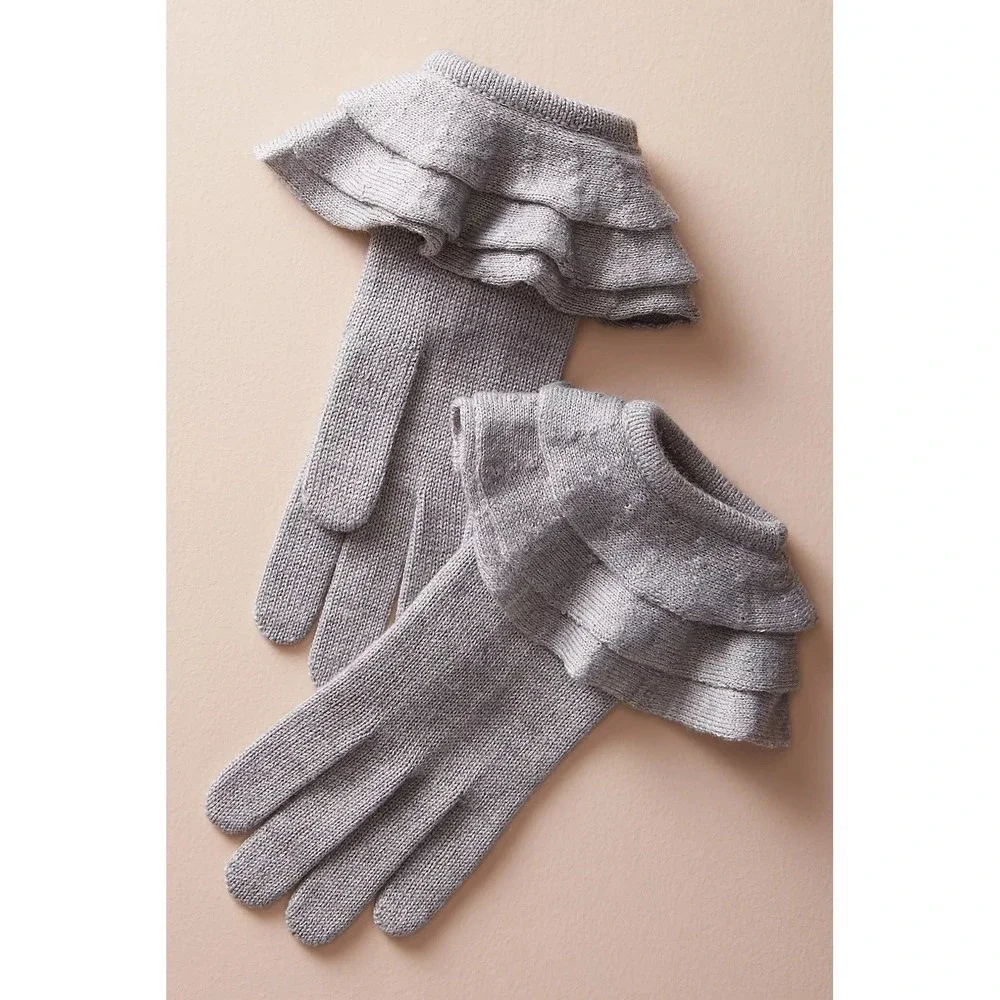 NEW Anthropologie Ruffled Cuff Gloves ONE SIZE Adorable cuffs Gray Motif